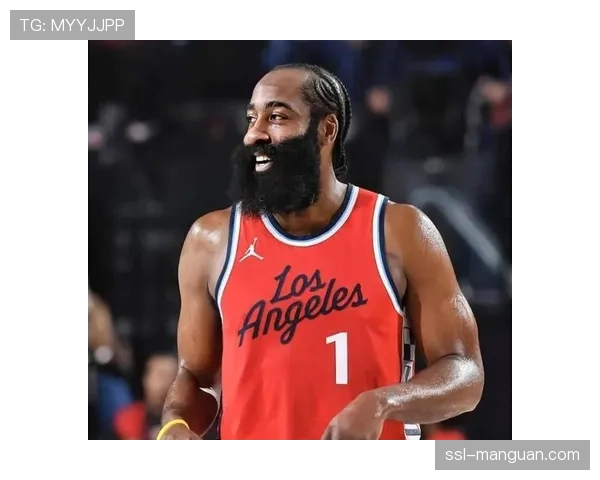 哈登复出手臂肌肉青筋暴露引关注,36岁仍保持高度自律